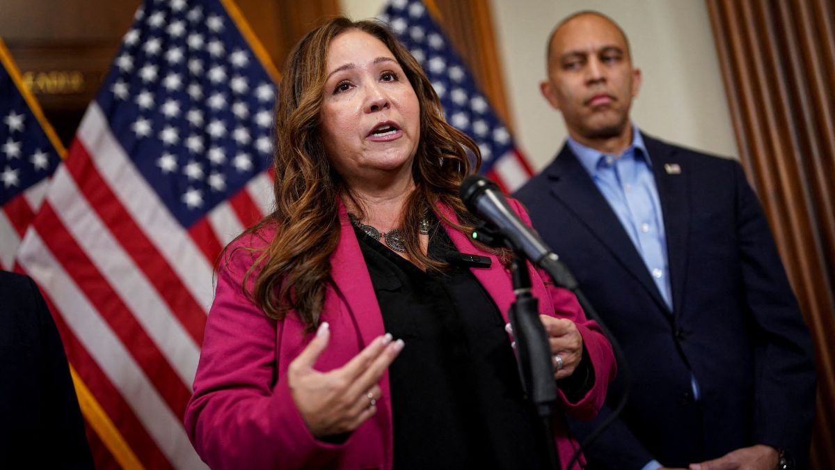 Read more about the article Frustrated Arizonans Still Waiting Over a Month for Their New Congresswoman to Take Office