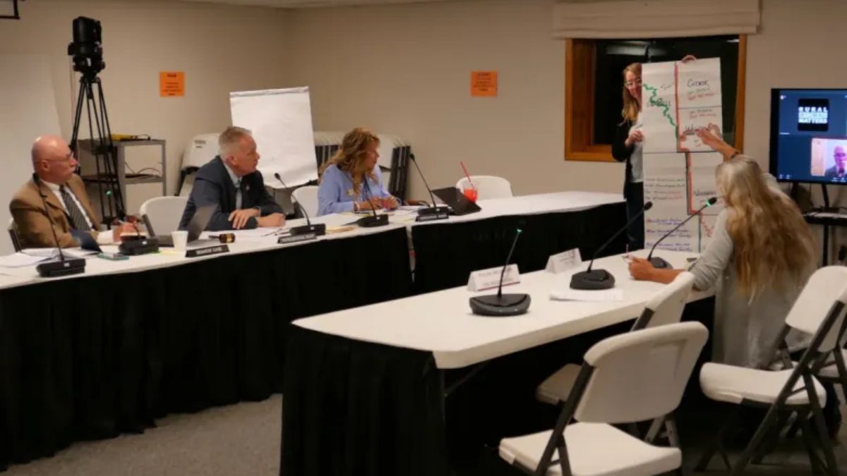 Read more about the article Wyoming Lawmakers Delay Efforts to Redraw State Voting Maps