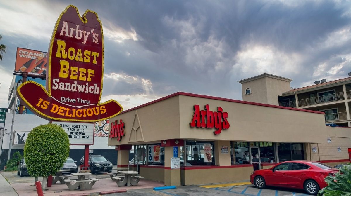 61-Year-Old Fast-Food Chain Quietly Shuts Down Dozens of Locations Nationwide