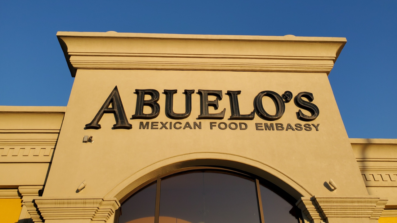 Read more about the article Abuelo’s Shuts Down 24 Locations After Bankruptcy — Can the Beloved Tex-Mex Chain Survive?