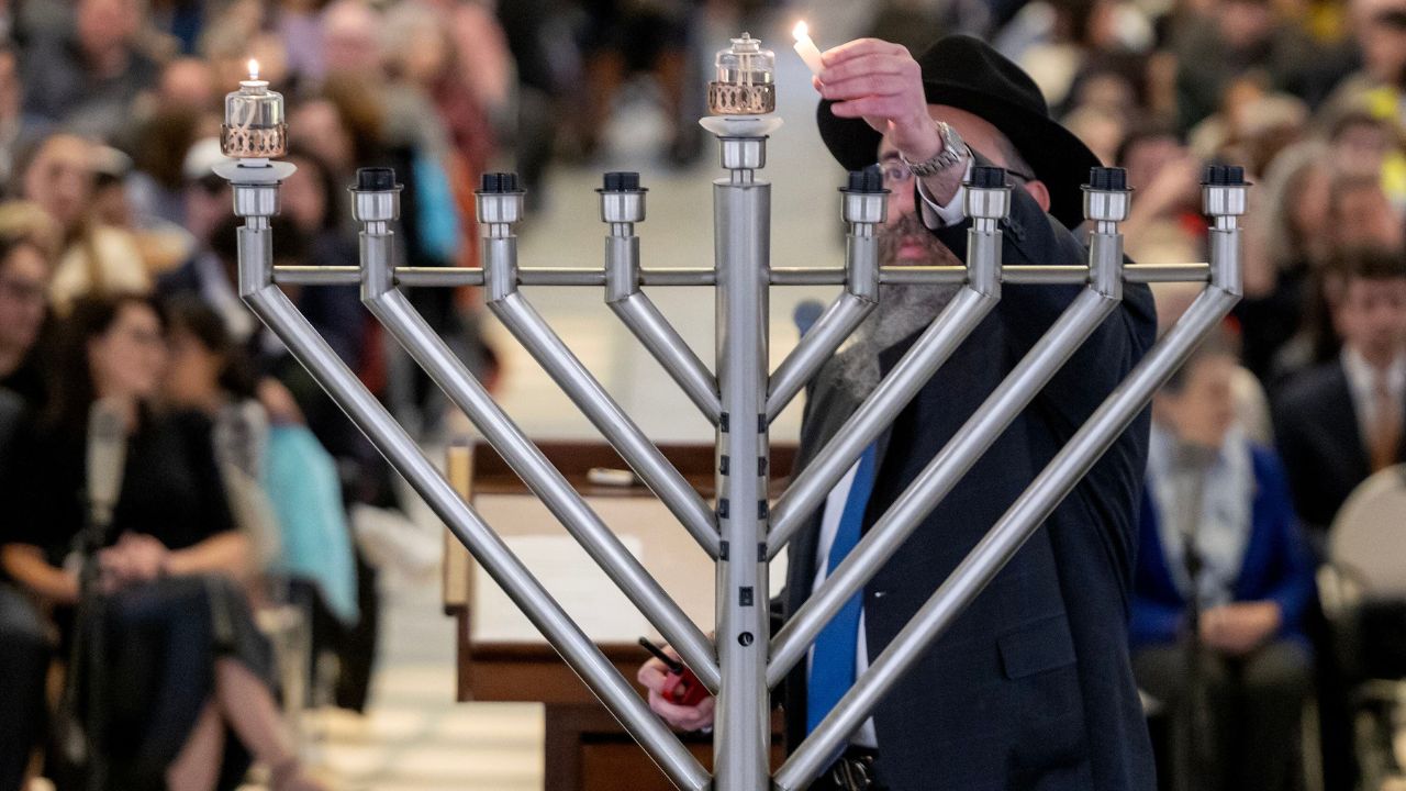 One Candle Can Brighten a Room’: Rabbi Welcomes Southern Utah to Hanukkah Celebrations