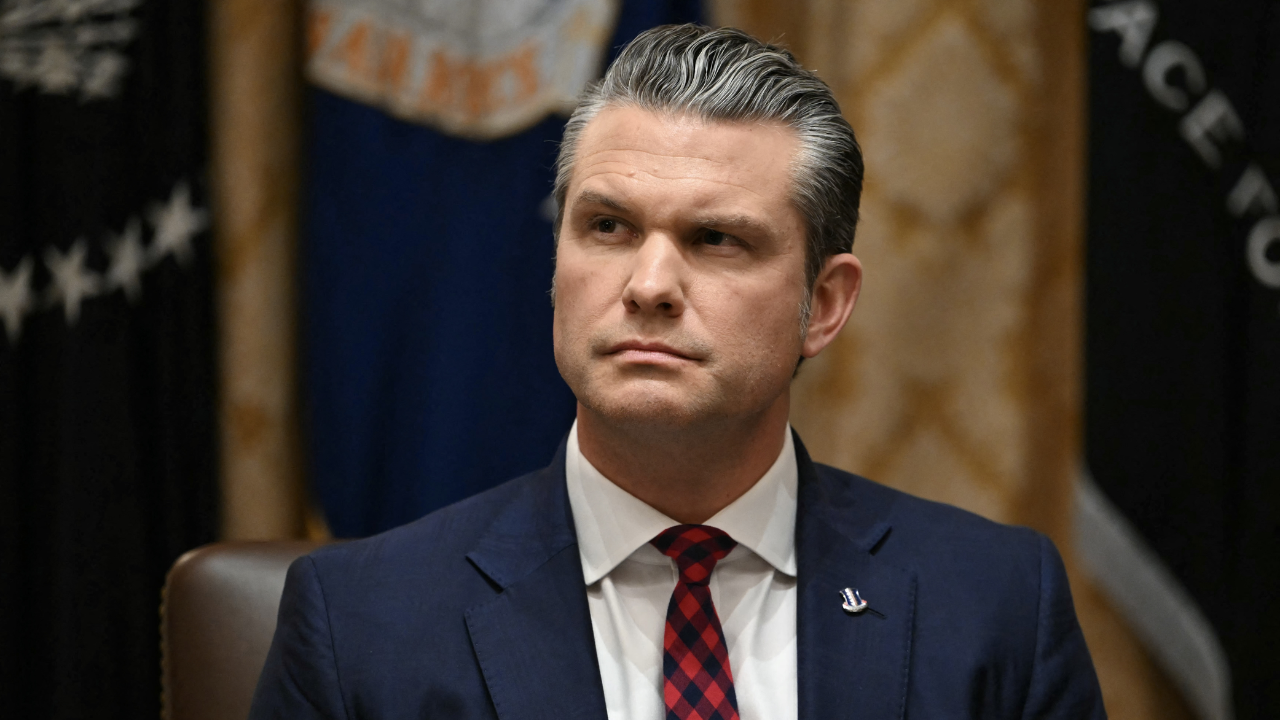 Pentagon Review Criticizes Hegseth Over Signal Use During Yemen Strike Planning