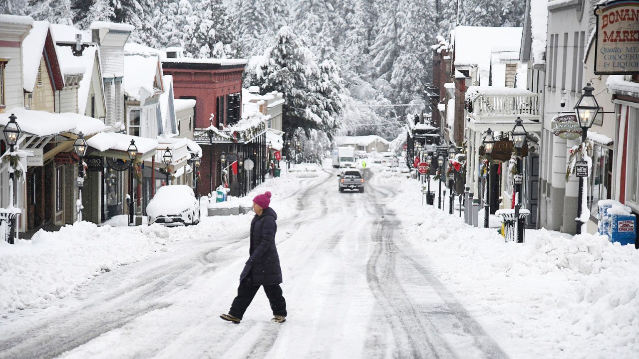 Sierra Nevada, Utah, and Rockies See Record Snowfall Ahead of Unusual Christmas Warmth